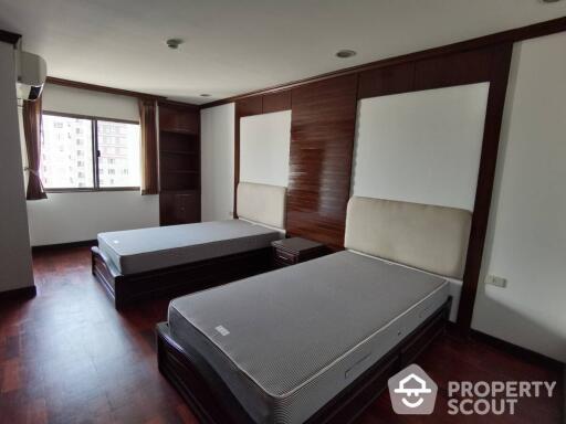 3-BR Condo at Regent On The Park1 (sukhumvit26) Condominium near BTS Phrom Phong (ID 514545)