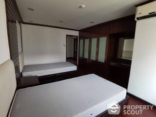 3-BR Condo at Regent On The Park1 (sukhumvit26) Condominium near BTS Phrom Phong (ID 514545)