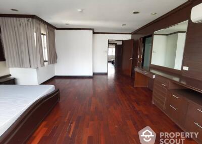 3-BR Condo at Regent On The Park1 (sukhumvit26) Condominium near BTS Phrom Phong (ID 514545)