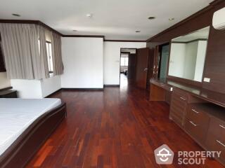 3-BR Condo at Regent On The Park1 (sukhumvit26) Condominium near BTS Phrom Phong (ID 514545)