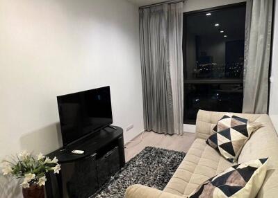 1-BR Condo at Rhythm Sukhumvit 44/1 near BTS Phra Khanong