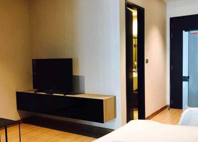 1-BR Condo at Sky Walk Residences near BTS Phra Khanong