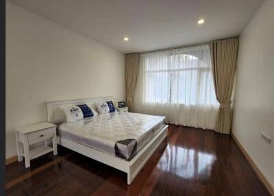 2-BR Townhouse near BTS Thong Lor