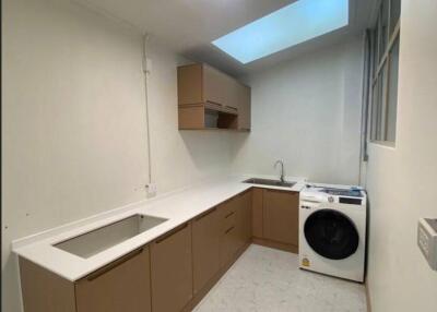 2-BR Townhouse near BTS Thong Lor