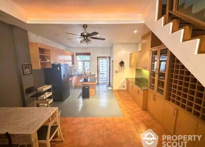 4-BR Townhouse near BTS Ekkamai