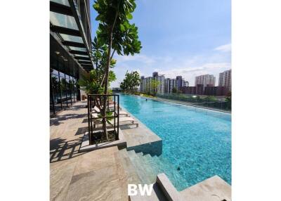 1-BR Condo at Whizdom Essence Sukhumvit near BTS Punnawithi