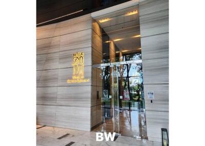 1-BR Condo at Whizdom Essence Sukhumvit near BTS Punnawithi