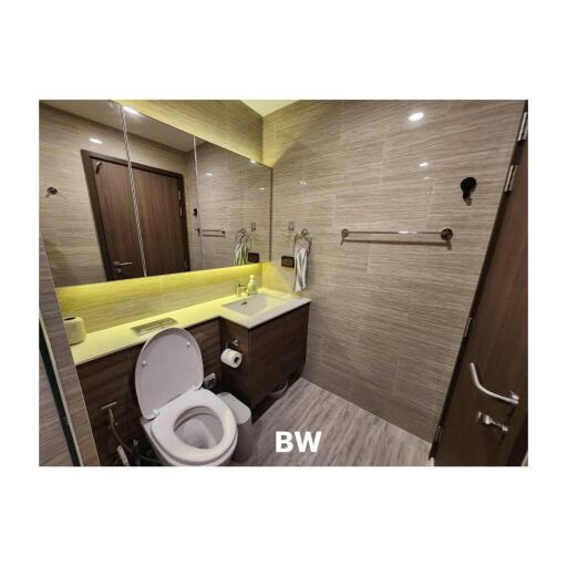 1-BR Condo at Whizdom Essence Sukhumvit near BTS Punnawithi