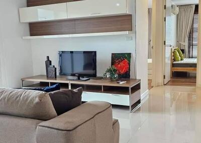 2-BR Condo at The Silk Phaholyothin 3 Condominium near BTS Sanam Pao