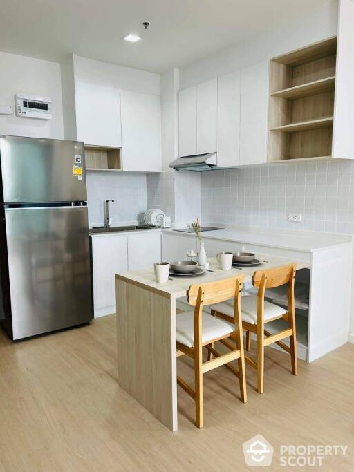 2-BR Condo at Sathorn House Condominium near BTS Surasak