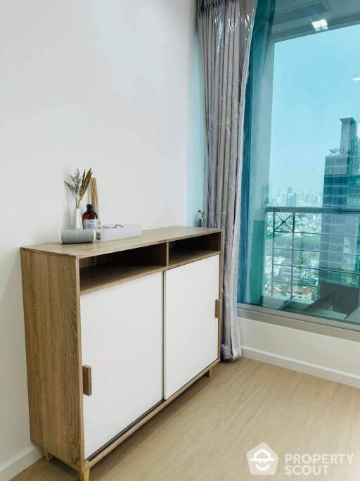 2-BR Condo at Sathorn House Condominium near BTS Surasak