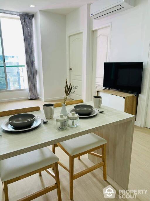 2-BR Condo at Sathorn House Condominium near BTS Surasak