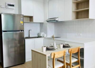 2-BR Condo at Sathorn House Condominium near BTS Surasak