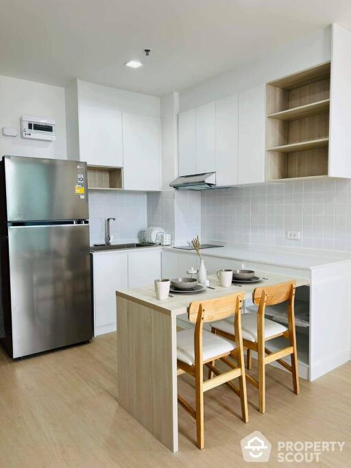 2-BR Condo at Sathorn House Condominium near BTS Surasak