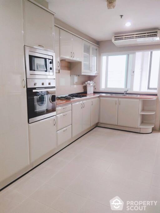 3-BR Apt. near BTS Phrom Phong