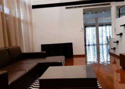 4-BR Apt. near BTS Phrom Phong