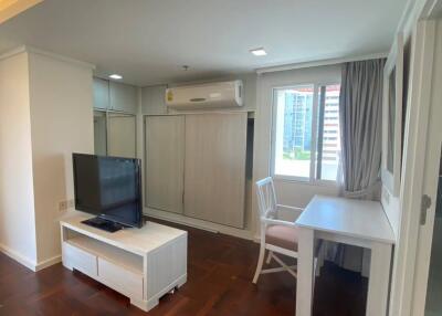 2-BR Apt. near BTS Phrom Phong