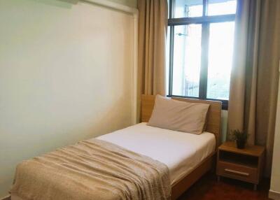 2-BR Apt. near MRT Sukhumvit