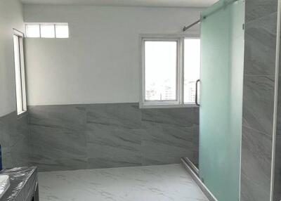 3-BR Apt. near BTS Thong Lor