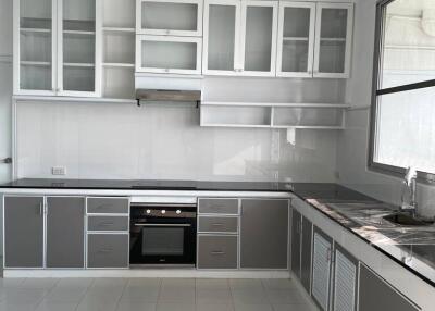 3-BR Apt. near BTS Thong Lor