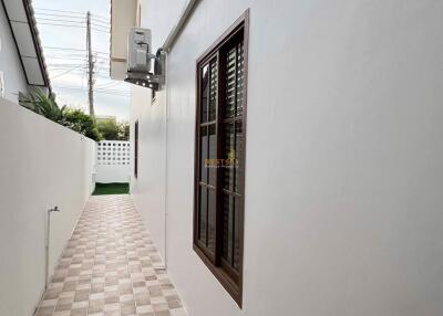 4 Bedrooms House East Pattaya H012079