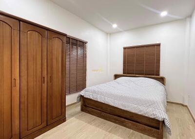 4 Bedrooms House East Pattaya H012079