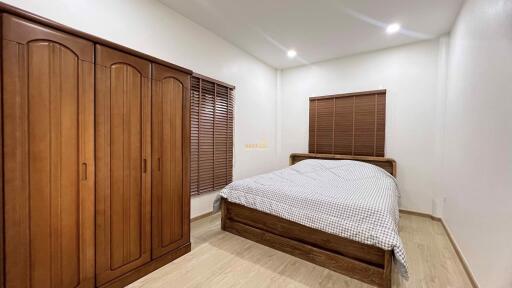 4 Bedrooms House East Pattaya H012079