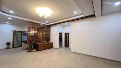 4 Bedrooms House East Pattaya H012079