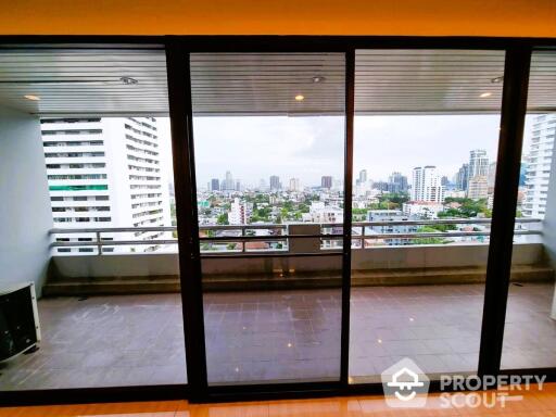 4-BR Apt. near BTS Ekkamai