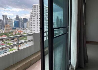 4-BR Apt. near BTS Ekkamai