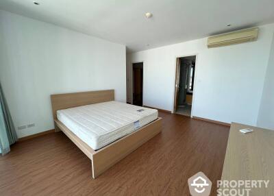 2-BR Condo at Fullerton Sukhumvit near BTS Ekkamai