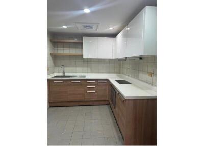 Bangkok Luxury Condo for Rent: All Season Mansion