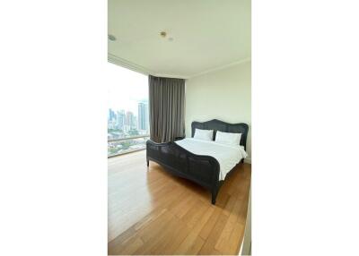 Luxurious 2-BR Royce Condo in Watthana for Rent