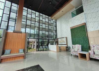 Spacious lobby with modern design