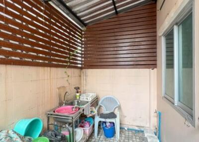 Covered outdoor utility area