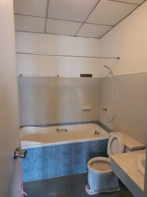 Bathroom with bathtub and toilet