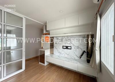 Modern living area with built-in storage and marble backsplash