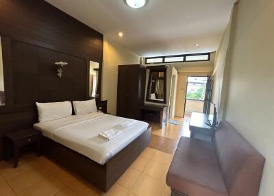 Modern and spacious bedroom with double bed and seating area