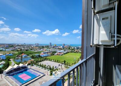 Balcony with a view of the city and ocean