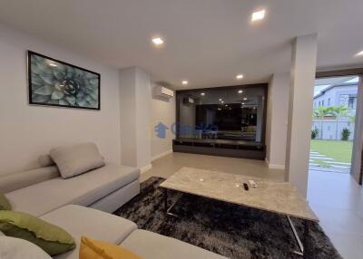 4 Bedrooms House in Serenity Jomtien Villas Jomtien H011895