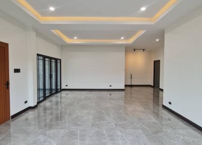 Detached 3-bedroom house in Bang Saray