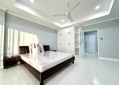 Spacious condo with 1 bedroom for sale