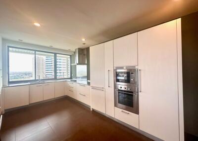 3-bedroom spacious river view condo for sale in Rama 3