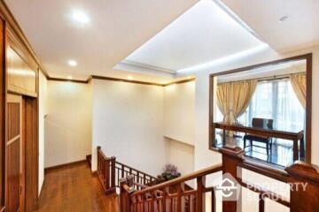 5-BR House near BTS Surasak (ID 366244)