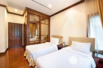 5-BR House near BTS Surasak (ID 366244)