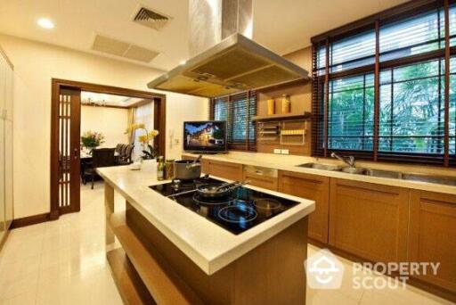 5-BR House near BTS Surasak (ID 366244)