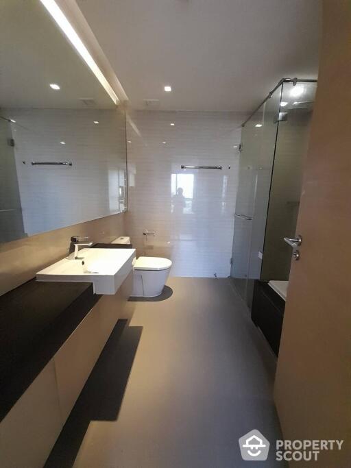 2-BR Apt. near MRT Sukhumvit