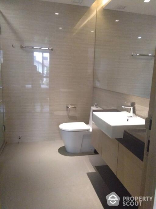 2-BR Apt. near MRT Sukhumvit