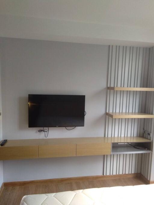 2-BR Apt. near MRT Sukhumvit