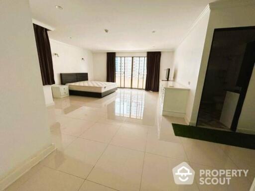 3-BR Condo at Regent On The Park 3 Condominium near MRT Phetchaburi